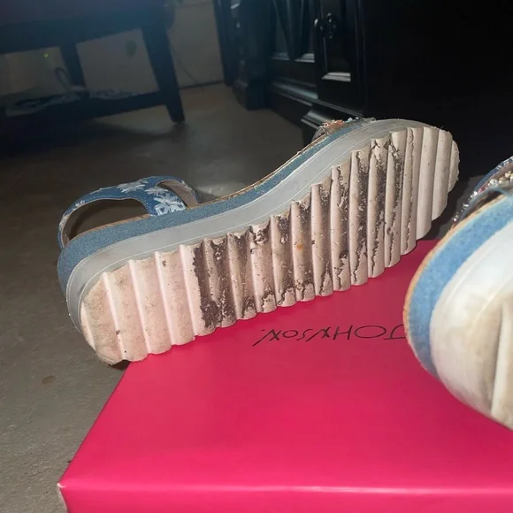 Betsy Johnson denim + detail straps - Picture 5 of 7